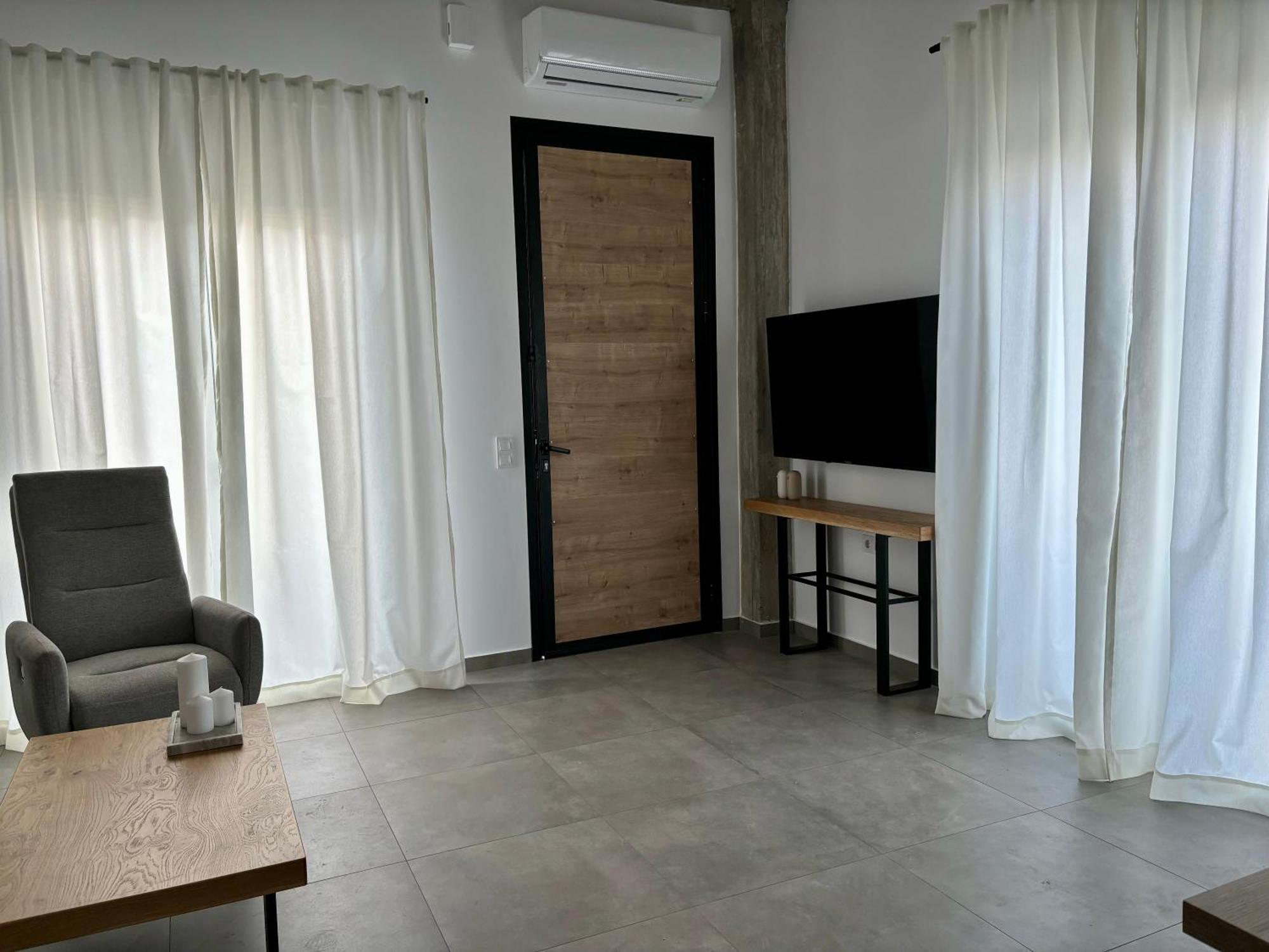 Industrial Loft Comfort Living Heraklion  Exterior photo